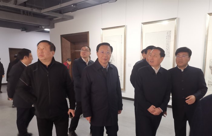 董事長應邀出席“與時代同行——孔維克水墨人物畫展”